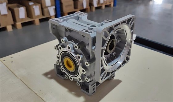 SJMRV075蝸輪蝸桿減速機實物圖.jpg SJMRV075蝸輪蝸桿減速機實物圖.jpg