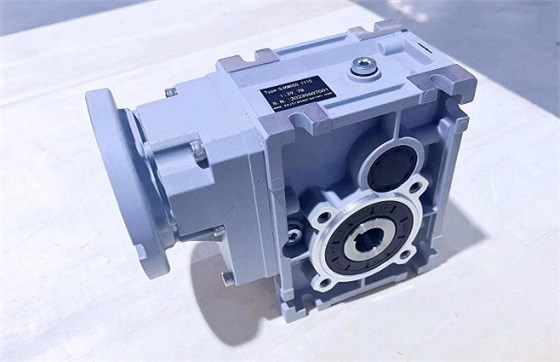 農業機械精準點播機專用減速機 SJKM050準雙曲面齒輪減速機 (3).jpg