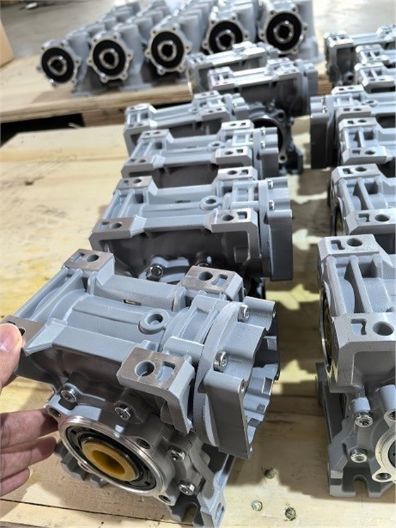 艾思捷小速比減速機 SJMRV050-5蝸輪減速機發貨杭州.jpg