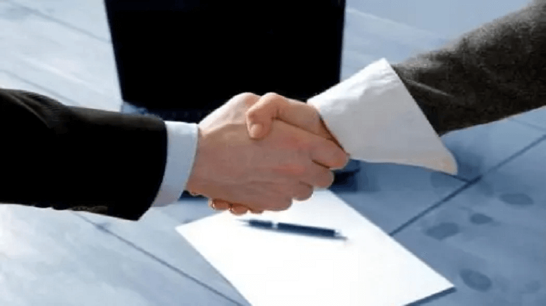 五月，上海艾思捷與青島某工業設備企業簽訂開發設計協議